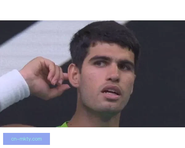 阿尔卡拉斯究竟是抽筋还是拉伤